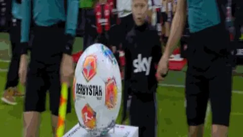 “本季金球奖领跑者数据揭秘：萨拉赫30进球21助攻，姆巴佩27球4助夺目”